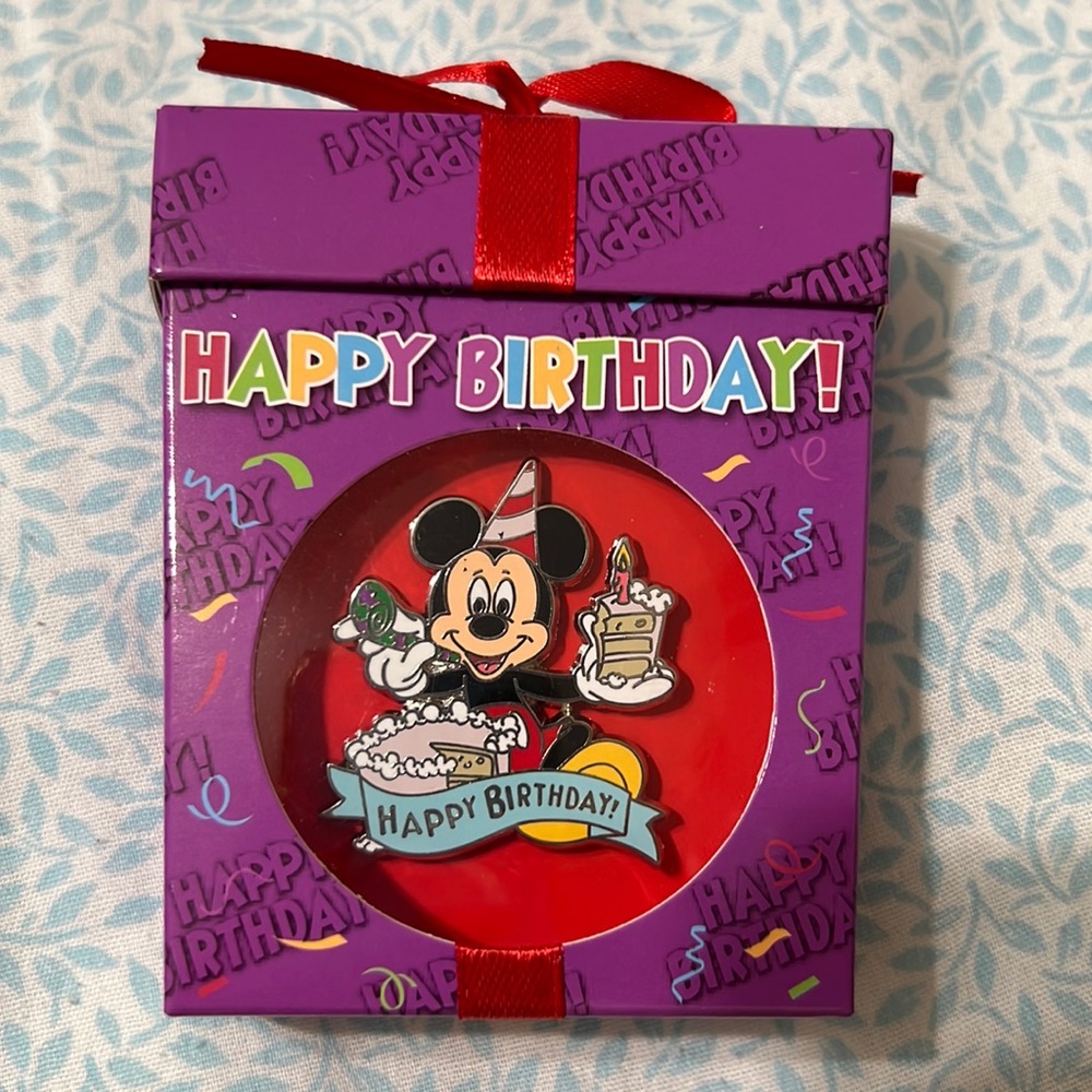 Disney pins Mickey Brandnew